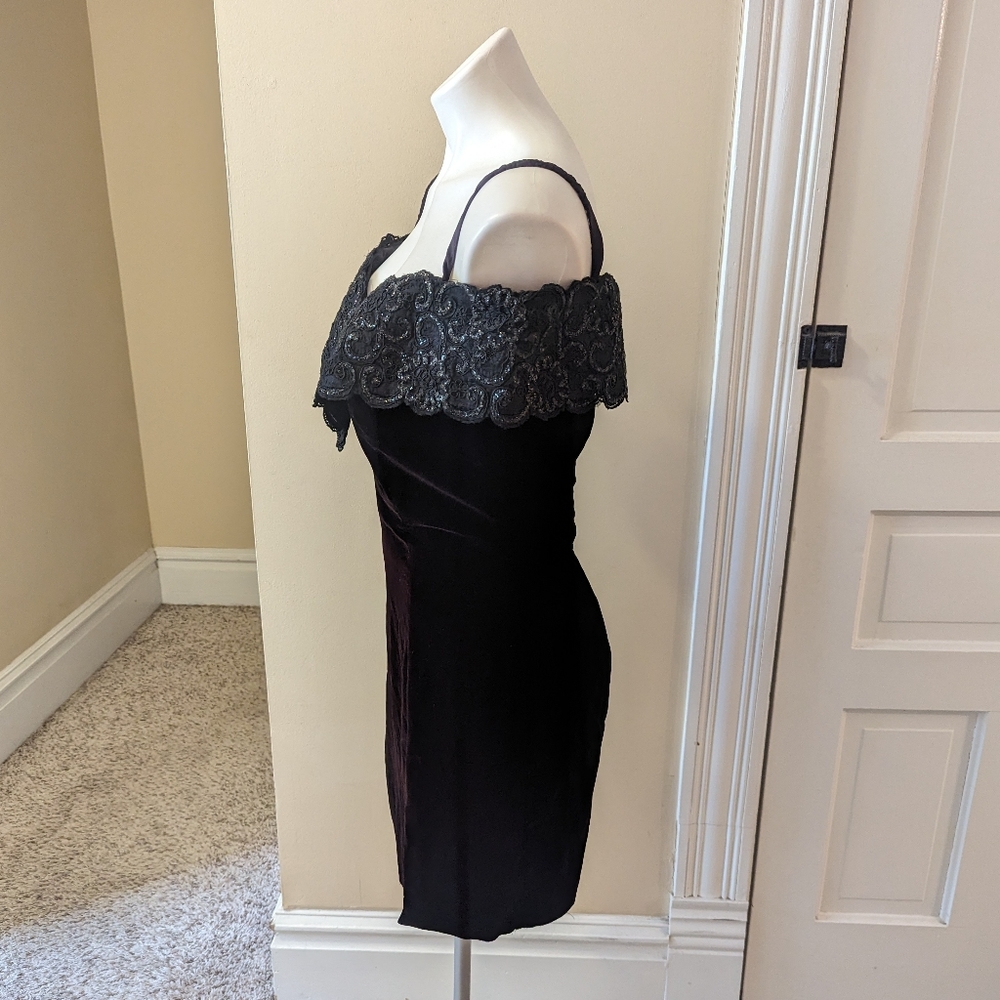Vintage Nikki originals black velvet dress and with glitter applique size 6 - Picture 2 of 11